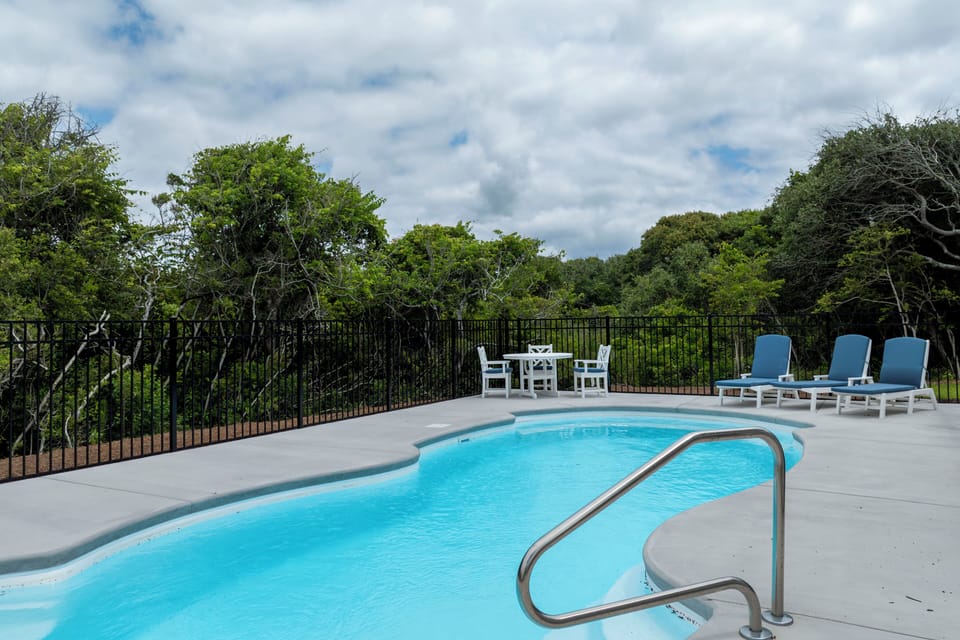 Private Pool View