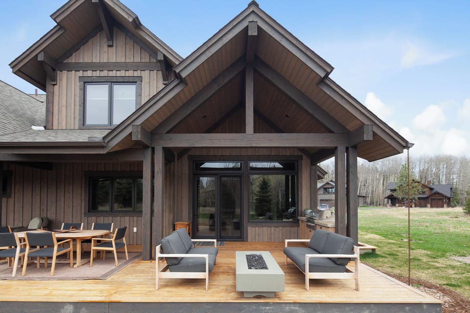Sip coffee on the spacious deck with fresh air.