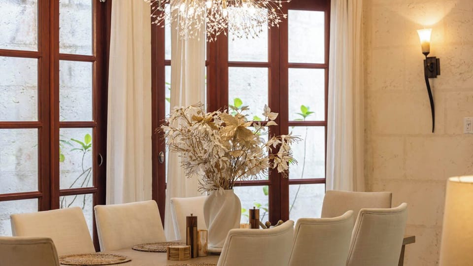 Claridges 5 - Luxury Villa Near Gibbes Beach (1221)