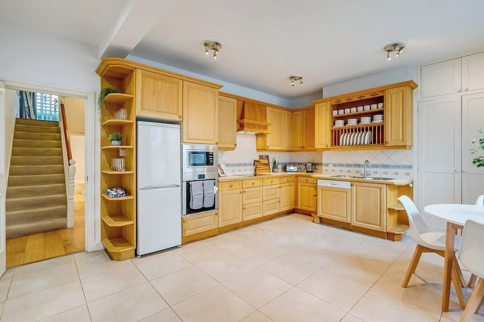Large well equipped kitchen