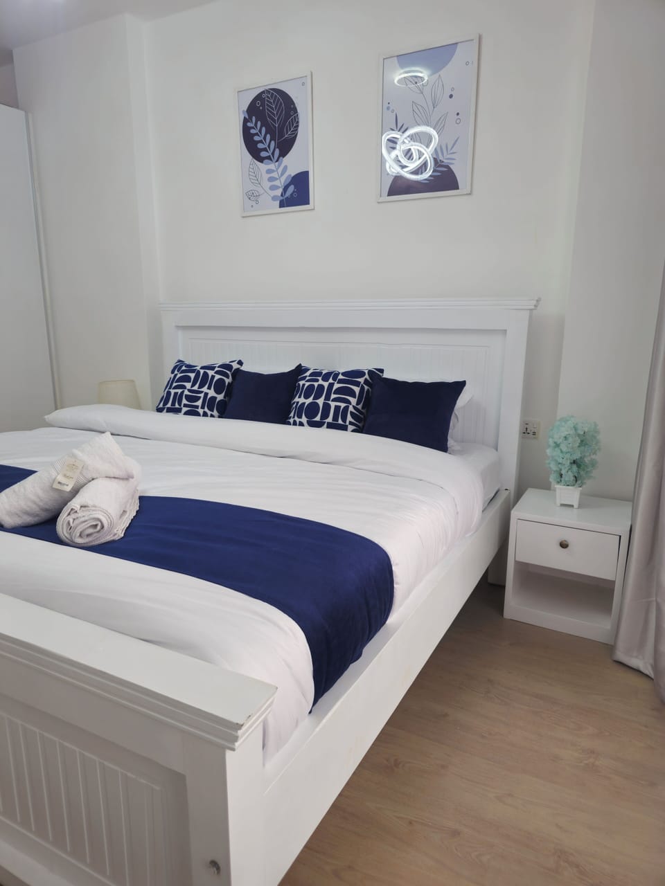 room, indoor, bed, private space