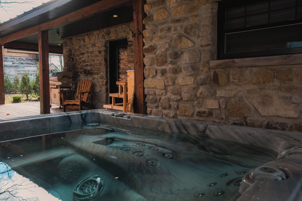 Outdoor spa tub