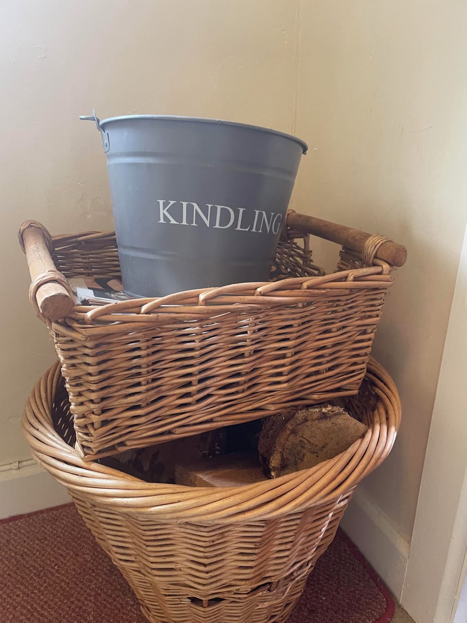 We provide a firewood starter kit with logs to enjoy the wood burning stove.