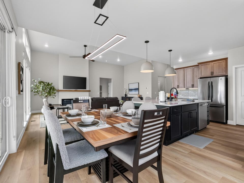 Enjoy meals, conversation, and quality time