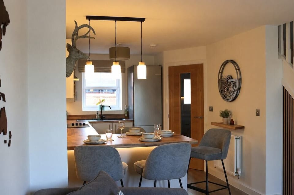 Dining / Restaurant