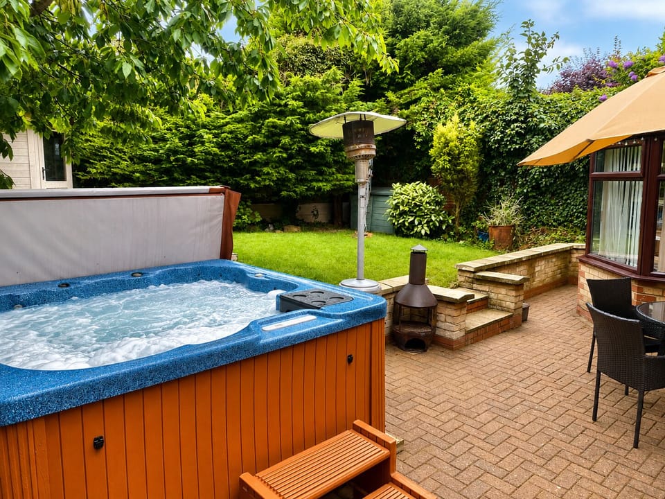 Hot Tub, private garden