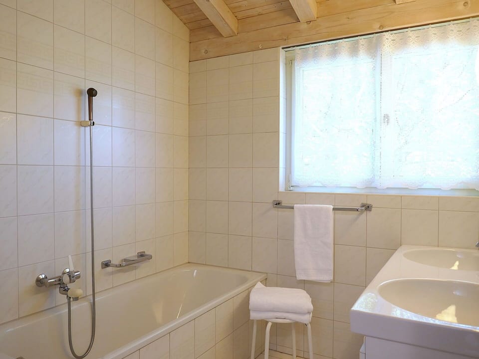 Bathroom, Plumbing Fixture, Bathroom Sink, Bathtub, Flooring, Wall, Interior Design, Floor, Sink, Tap