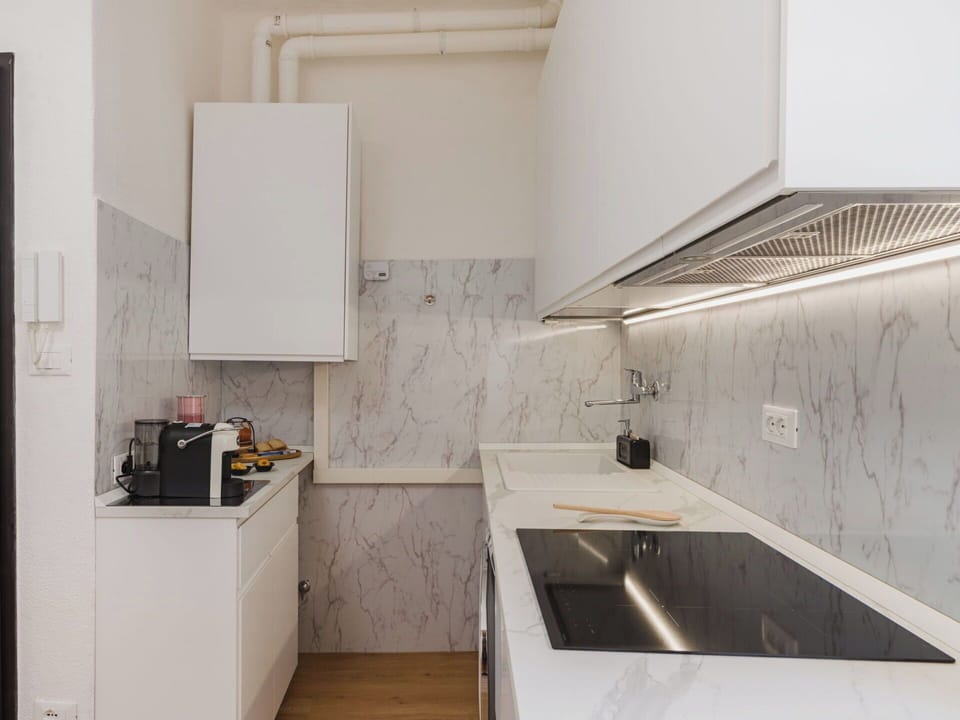 Kitchen, Countertop, Kitchen Appliance, Interior Design, Flooring, Major Appliance, Cabinetry, Kitchen Stove, Ceiling, Floor