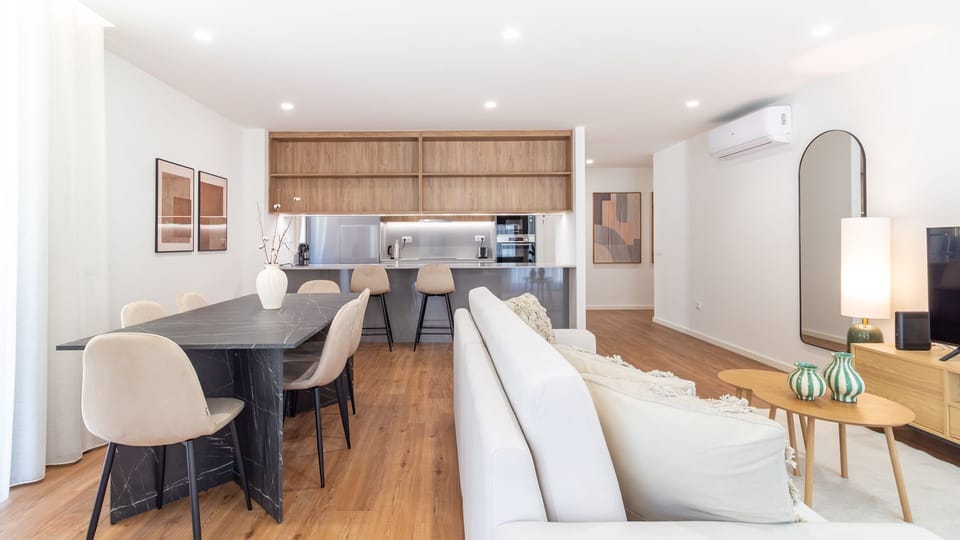 Enjoy seamless living and dining in this bright, open-plan space, perfect for entertaining or relaxing after a day of exploring. Prepare meals in the stylish kitchen while still being part of the conversation.