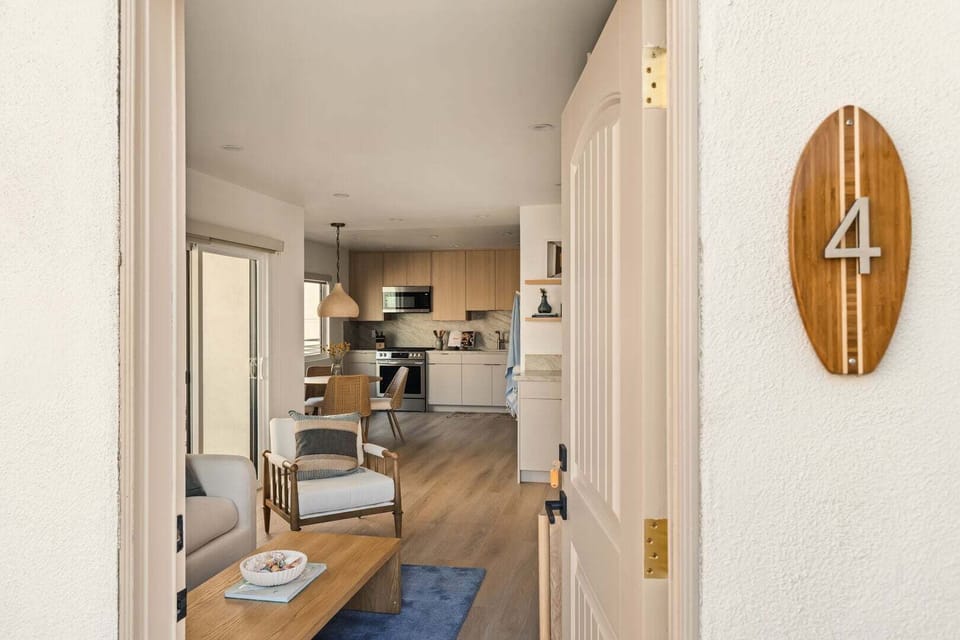 Welcome to Tide House Hermosa Beach, No. 4!