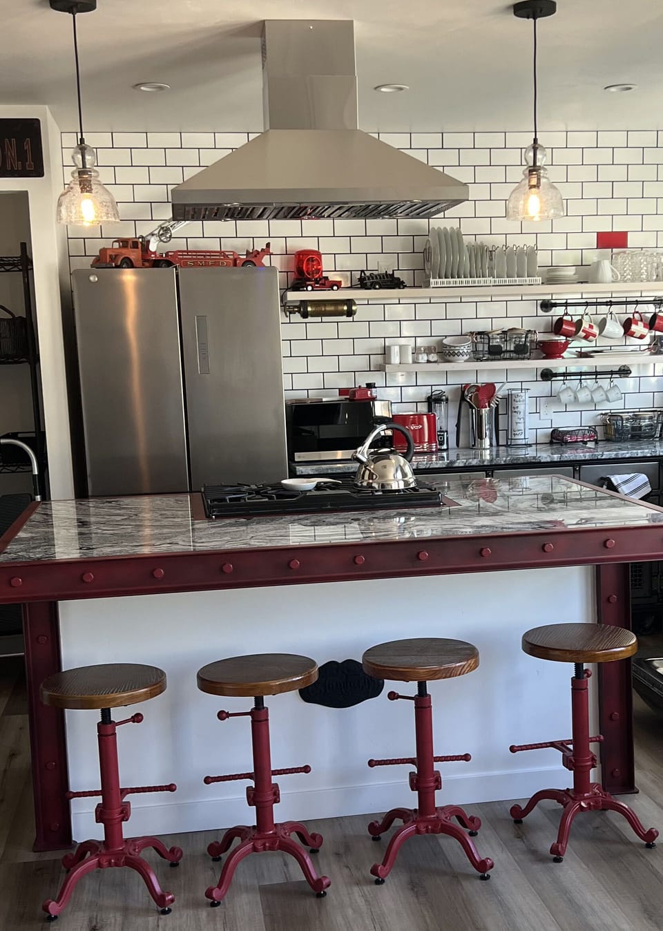 fully equipped kitchen
n vifullysible, indoor, coffee and or coffee maker, kitchen, refrigerator, stovetop, kitchen island with seating
