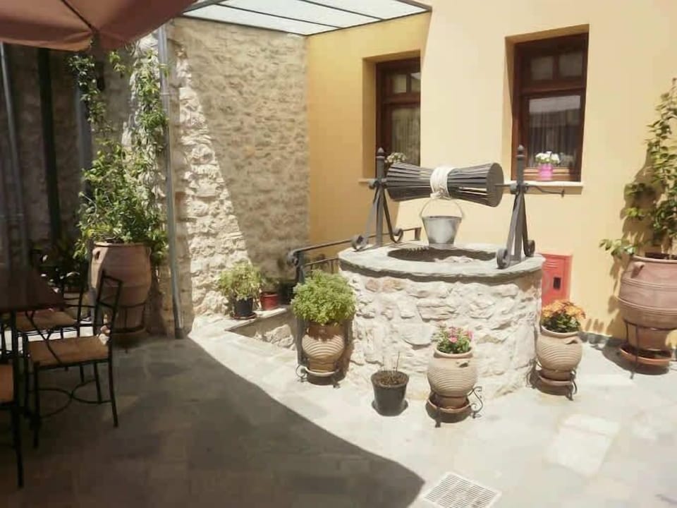 Extereior decoration details