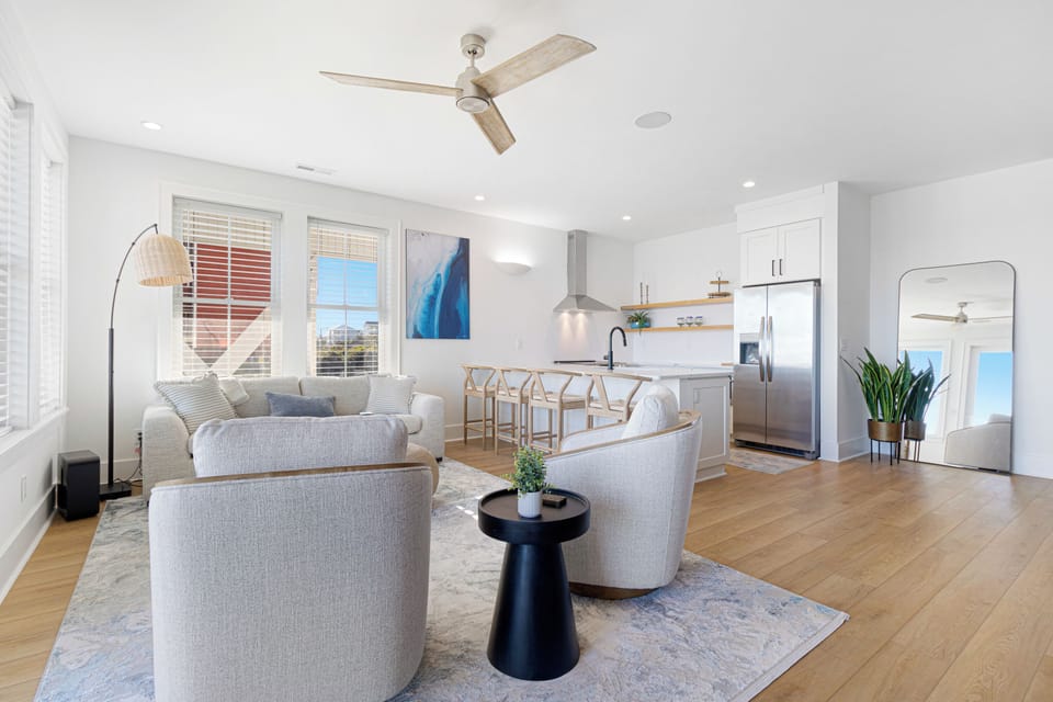Sea Spray West | Open-Concept Living Area