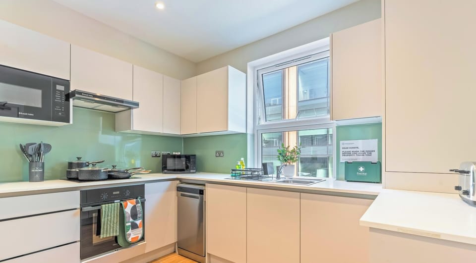 Modern fully equipped kitchen for easy home cooking.