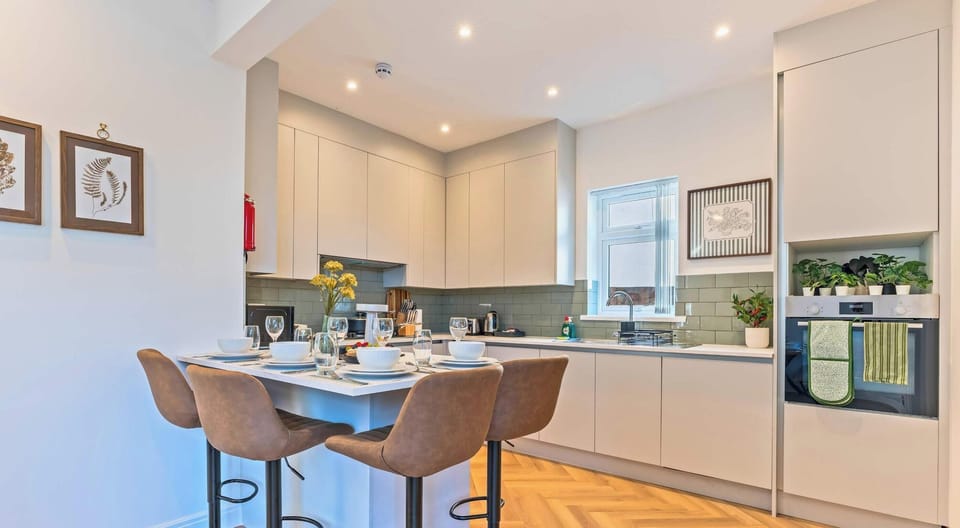 Open-plan kitchen with breakfast bar and dining space.