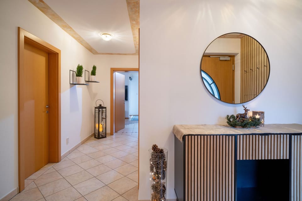 Kirchberg in Tirol vacation rental with a practical entry area, 2 bedrooms and room for families planning ski days, hiking and biking trips.