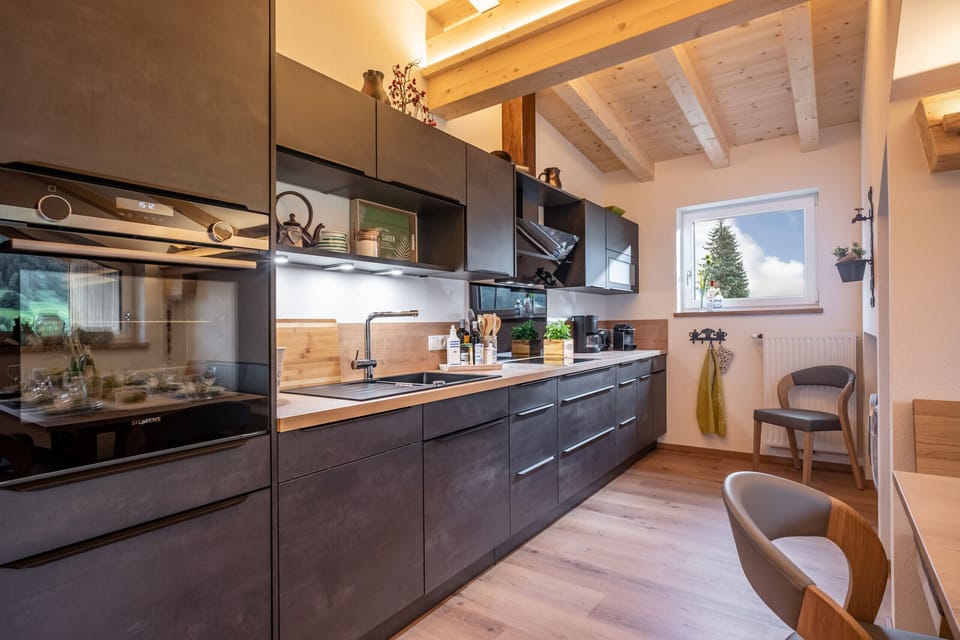 Book a luxury vacation apartment in the Brixental with modern designer kitchen, high-quality finishes, dining area and comfort for families and groups.
