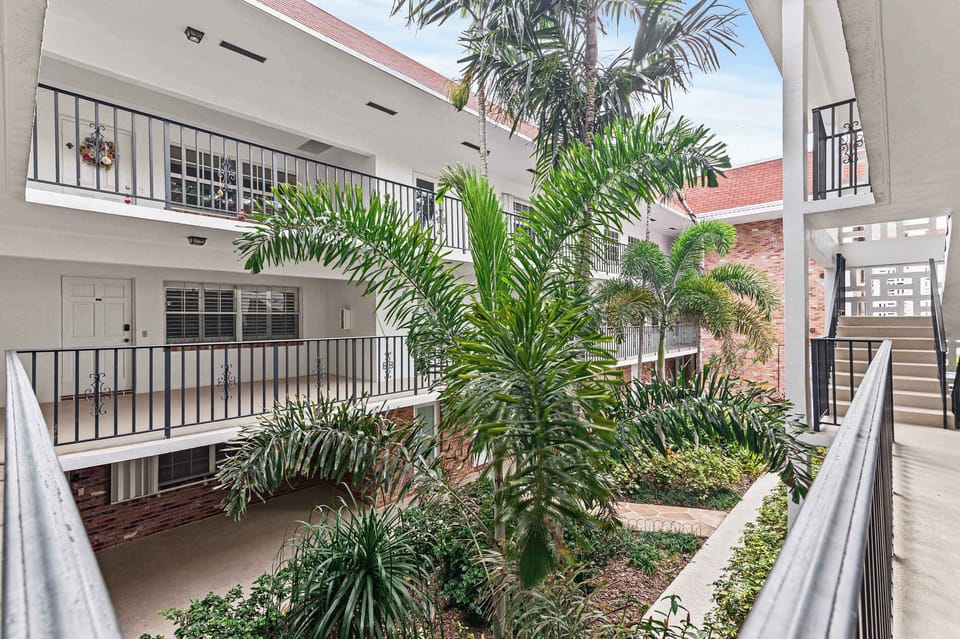 Well-maintained property in a prime Fort Lauderdale location.