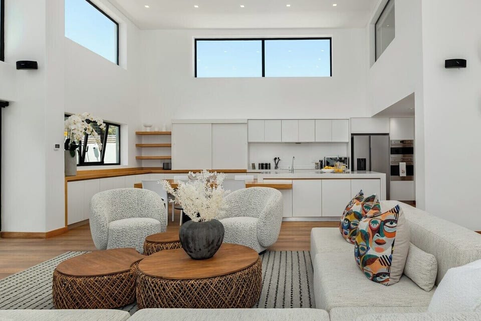 "...huge, spacious and airy ... easy to walk into Hout Bay with shops, galleries and restaurants..."