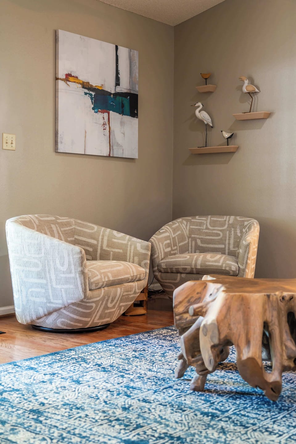 Swivel chairs make conversation easy and fun.