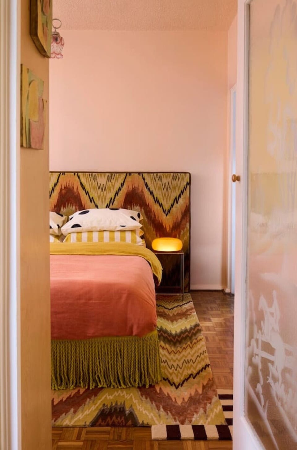 Retreat to a warm and restful queen bedroom after a day spent exploring Sydney’s eastern coastline