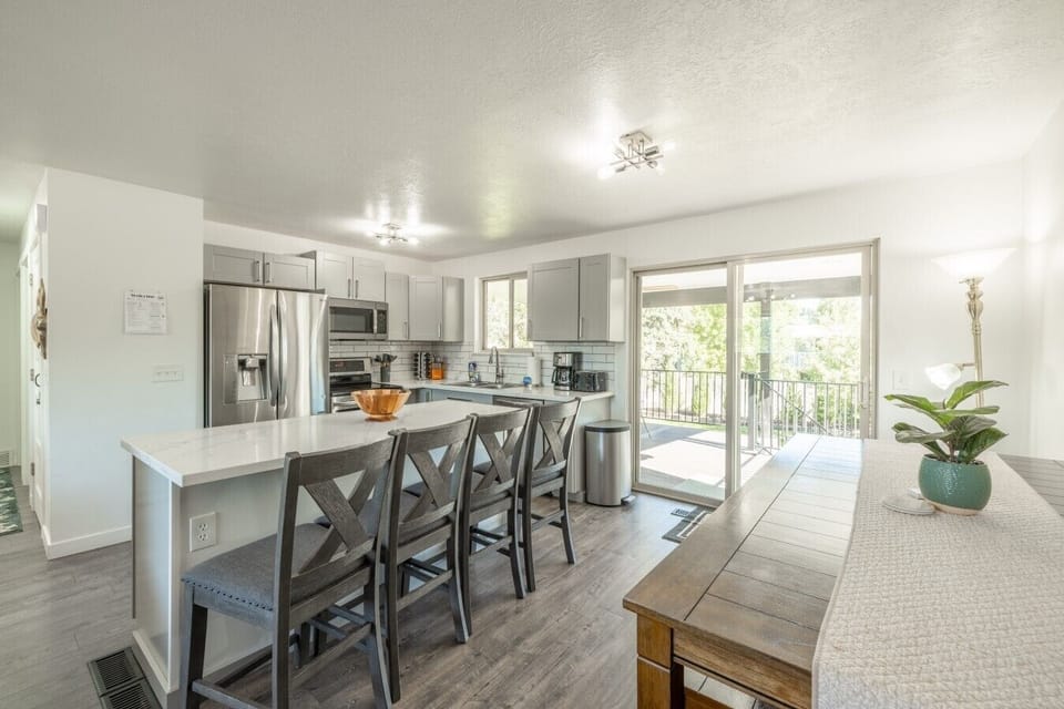 Open Kitchen, Easy Gathering