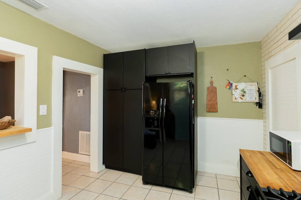 Stock up on groceries and settle in with a fully equipped kitchen that makes preparing meals easy.