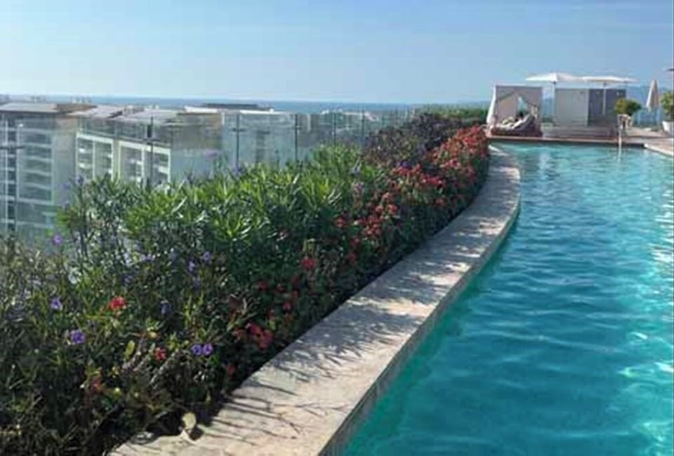 Roof-top swimming pool.