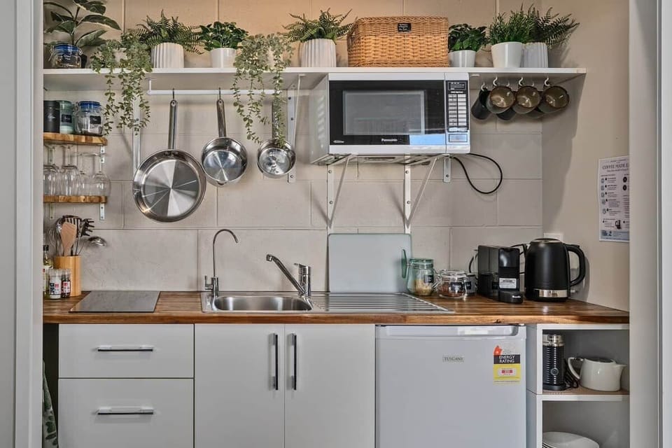 Kitchenette complete with hob, micowave, coffee machine, water filter tap, fridge, premium tea & coffee & utensils