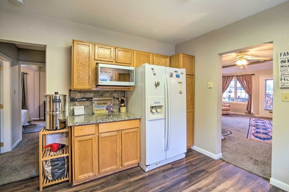 Kitchen | Granite Countertops | Microwave & Refrigerator