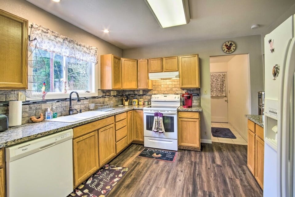Kitchen | Granite Countertops | Coffee Maker