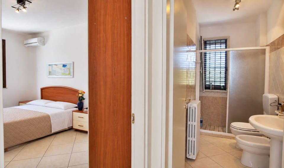 Autumn, Bathroom, Bedroom, Spring, Summer