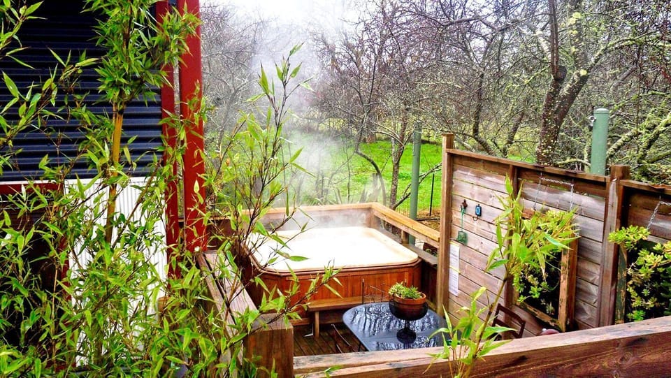 Outdoor spa tub