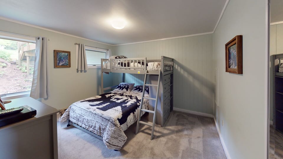 Bed, Bedroom, Furniture, Indoors, Room