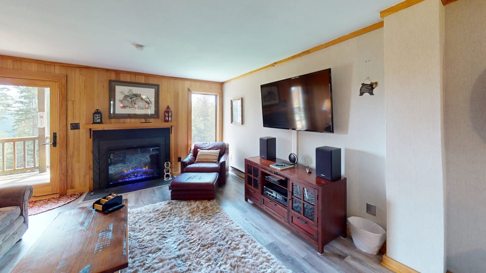 Indoors, Furniture, Living Room, Screen, Home Decor
