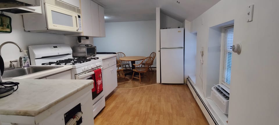 Full kitchen