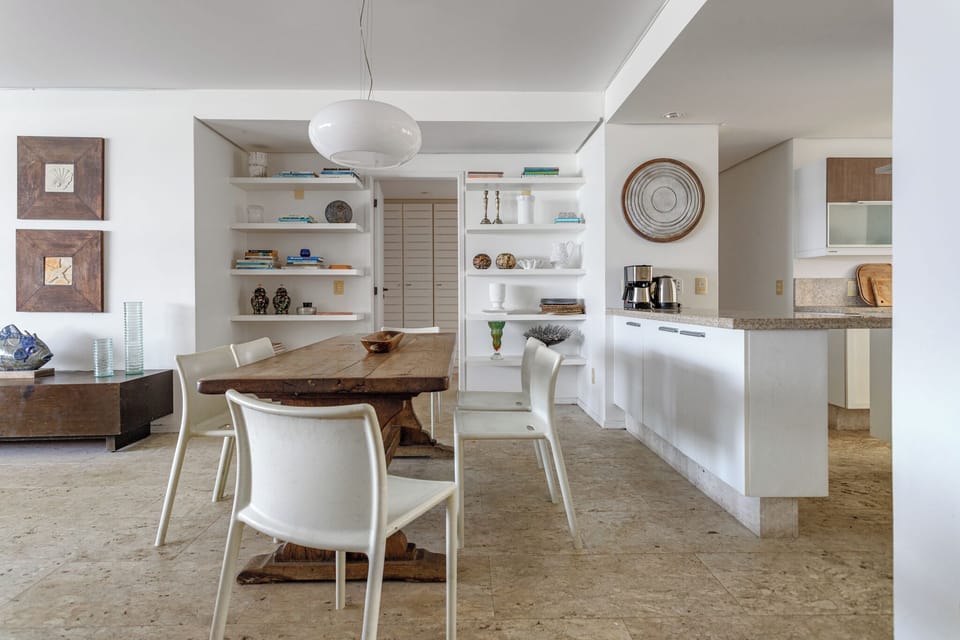 Dining area, open plan kitchen 