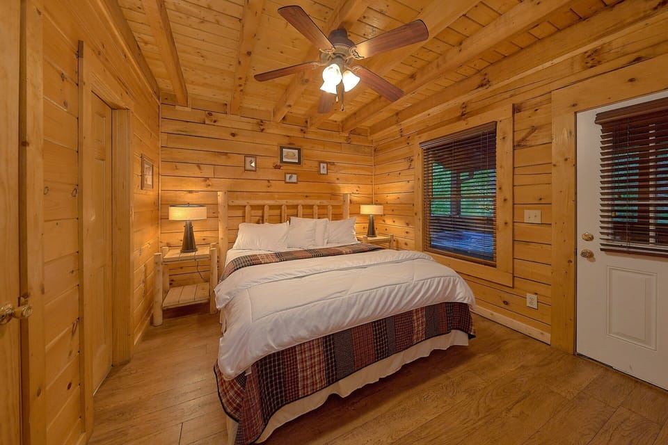 King Size Bedroom With Access To Deck