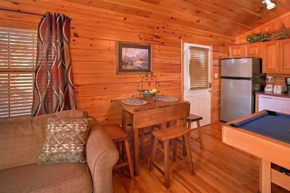 1 Bedroom Cabin with Dining Seating