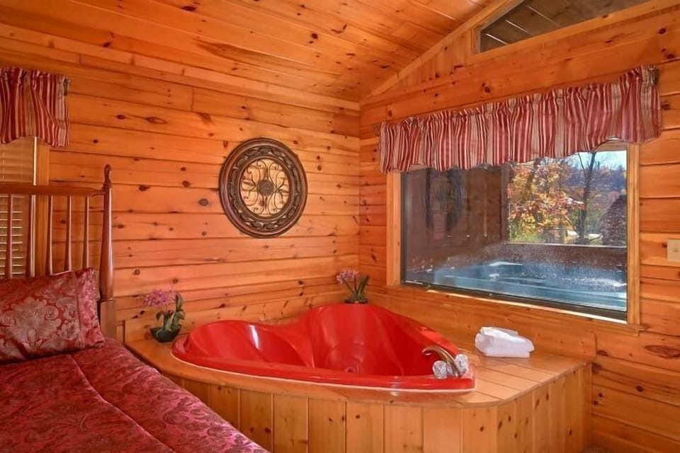 Smoky Mountain Cabin with Heart Shaped Jacuzzi