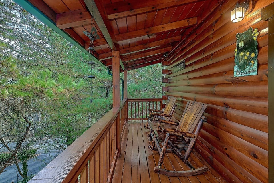 2 bedroom cabin with Rockers on covered deck