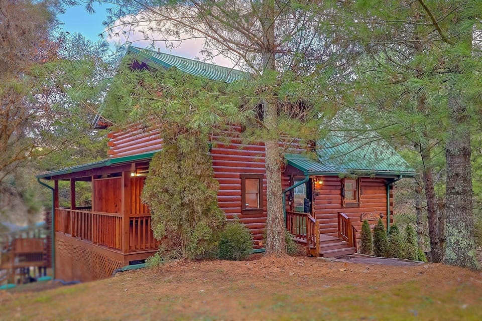 Luxury 2 bedroom cabin in Sevierville