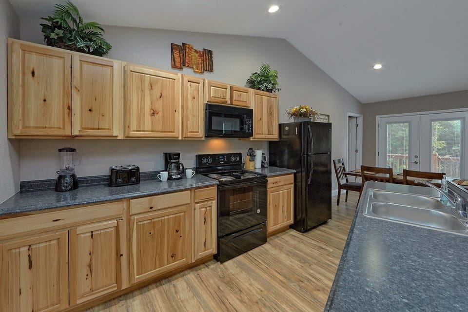 Beautiful 3 Bedroom 3 Bath Pigeon Forge Sleeps 8