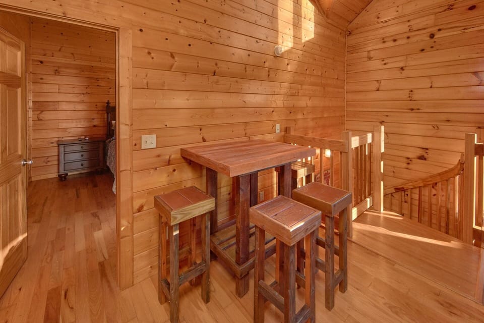 3 Bedroom Cabin Sleeps 7 Hidden Springs