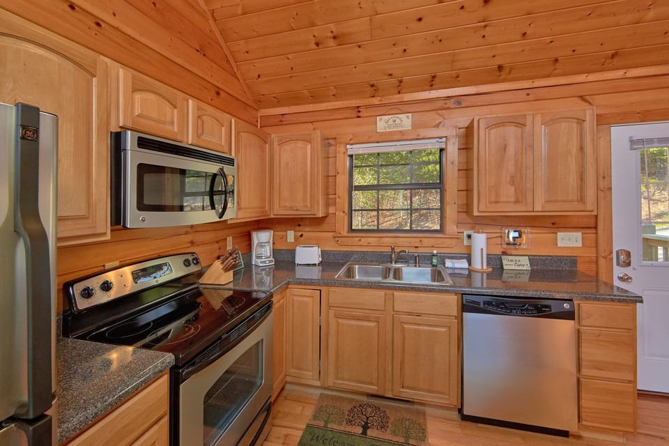 All Stainless Appliance 3 Bedroom Cabin