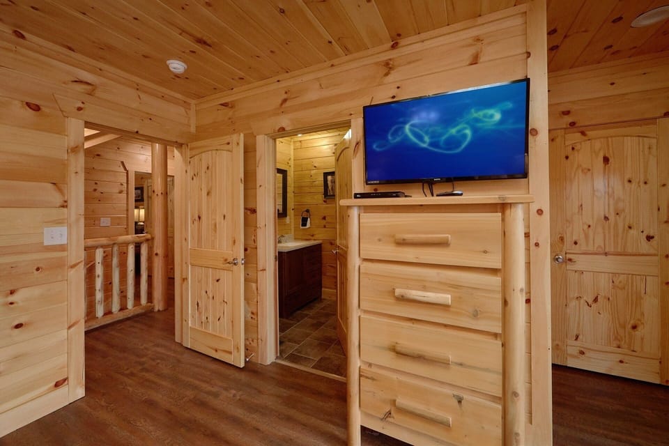 Master Suite with King bed, Private Bath and TV