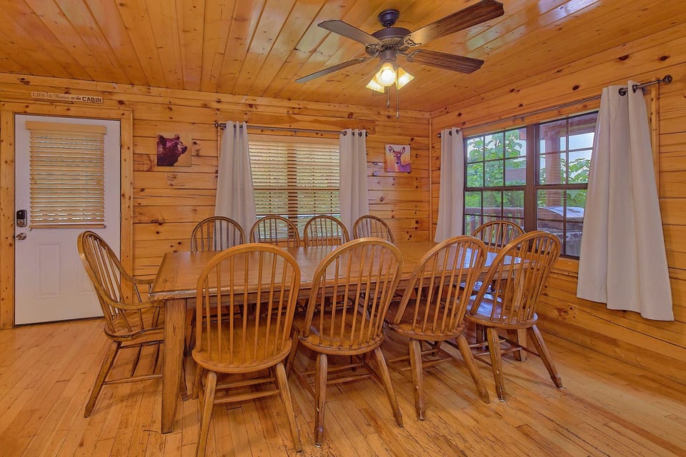 Dining Room 10 in 4 bedroom cabin rental