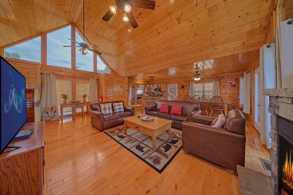Cozy 4 Bedroom Cabin with a jukebox