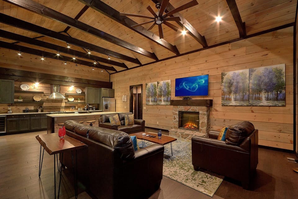 Spectacular Views 5 Bedroom Cabin Sleeps 14