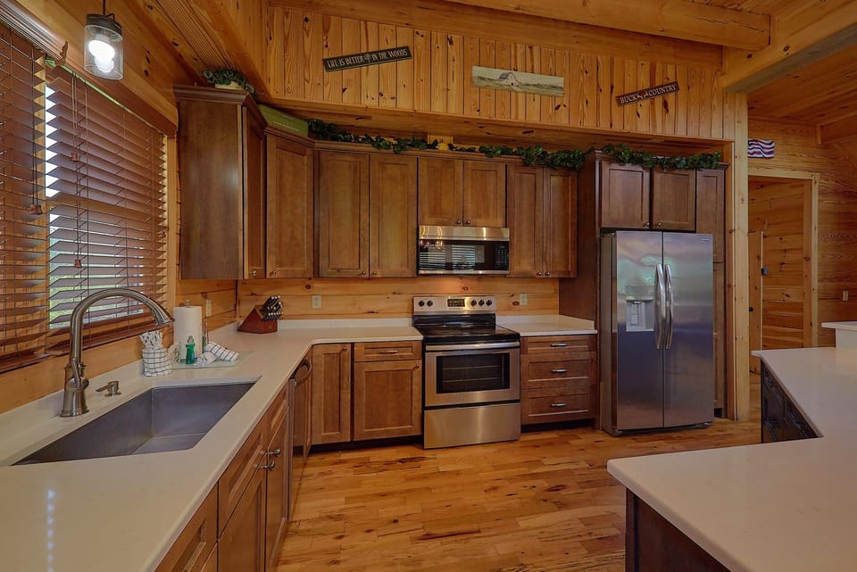 Fully Furnished kitchen in 7 bedroom cabin